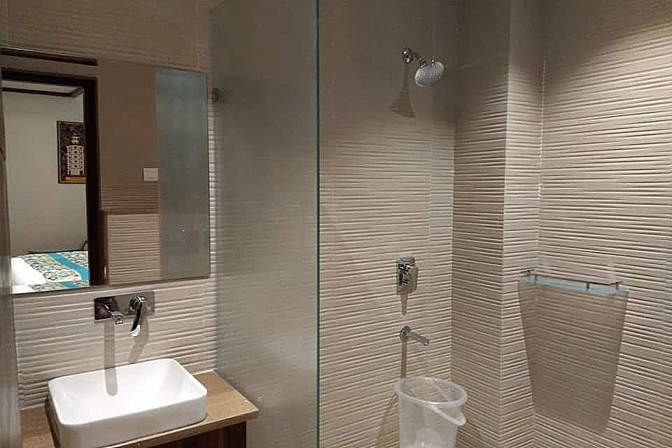 One Earth GG Regency Executive Queen Room 4