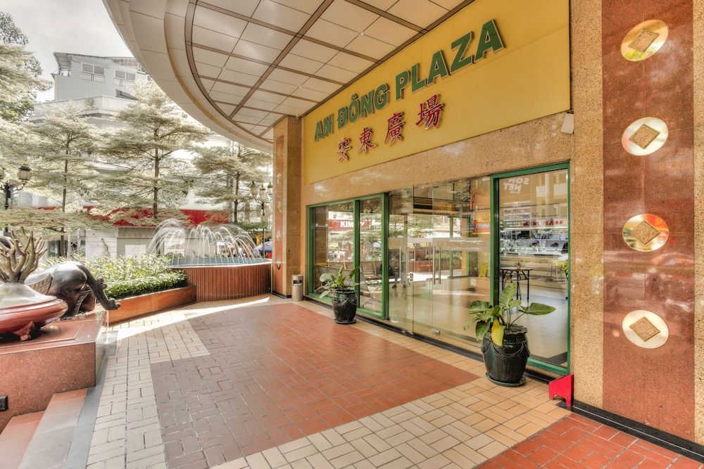 undefined Windsor Plaza Hotel 8