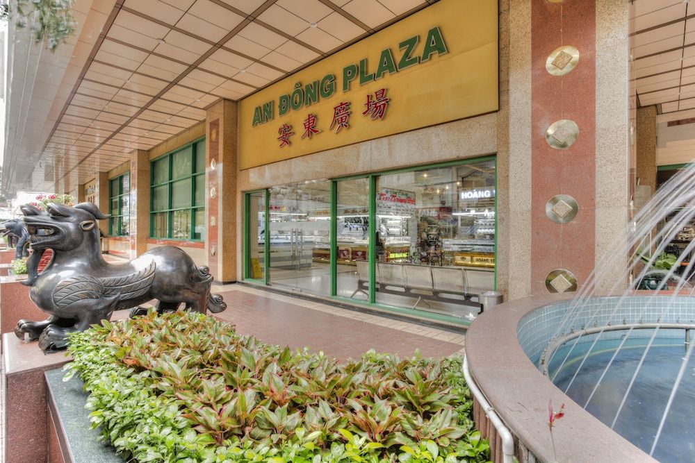 undefined Windsor Plaza Hotel 7