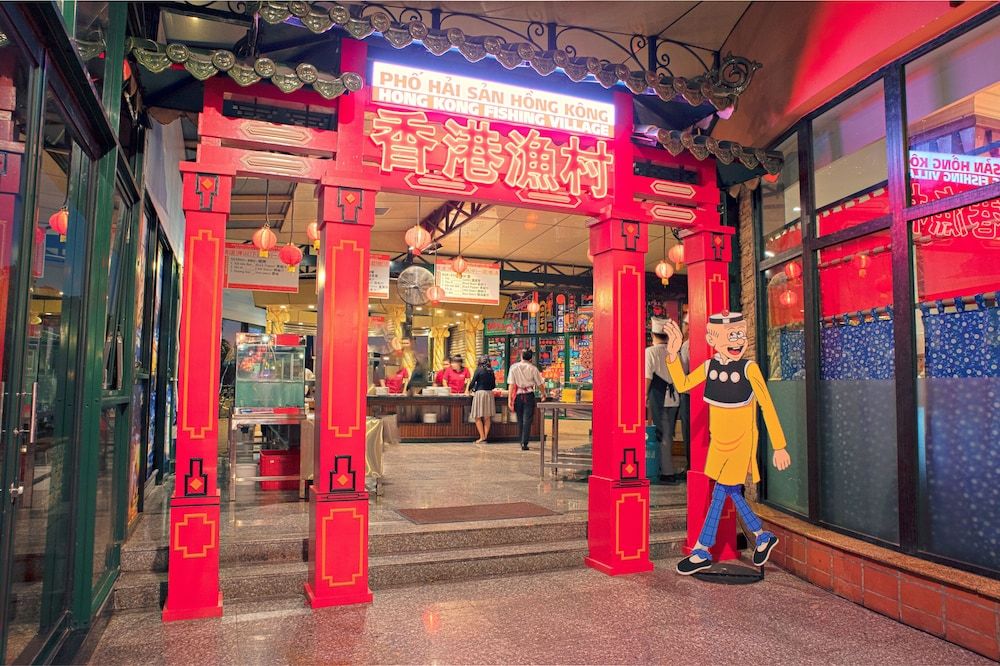 undefined Windsor Plaza Hotel 5