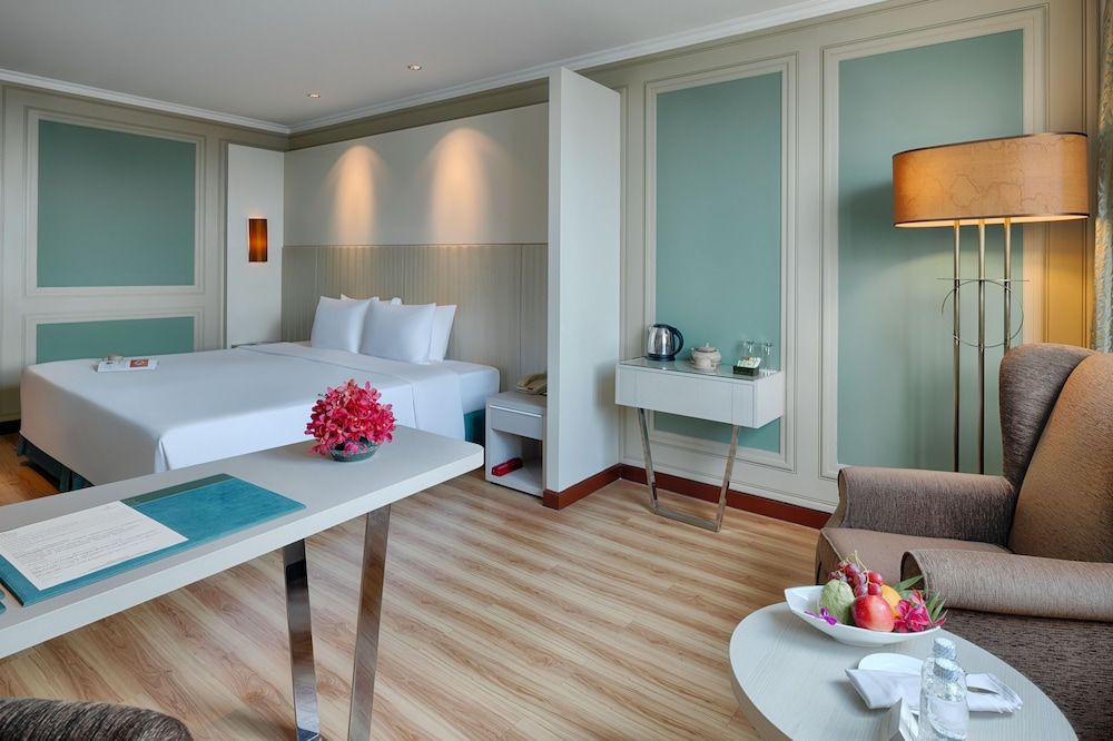 undefined Windsor Plaza Hotel 2