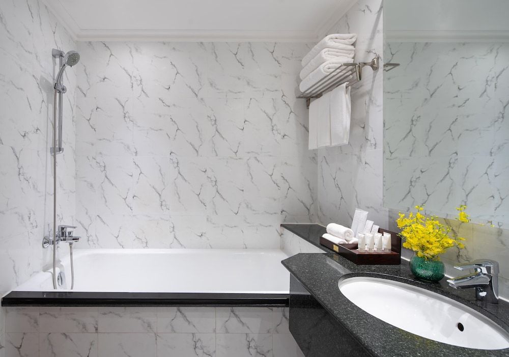 Windsor Plaza Hotel Deluxe Double or Twin Room, City View 12