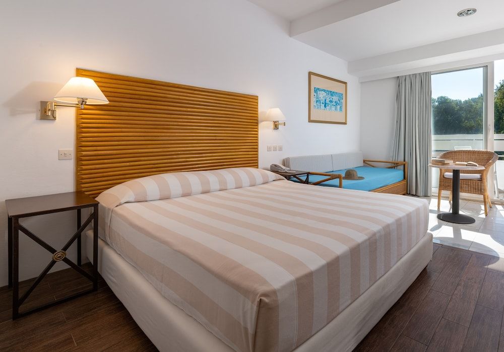 Double Room Single Use, Garden View