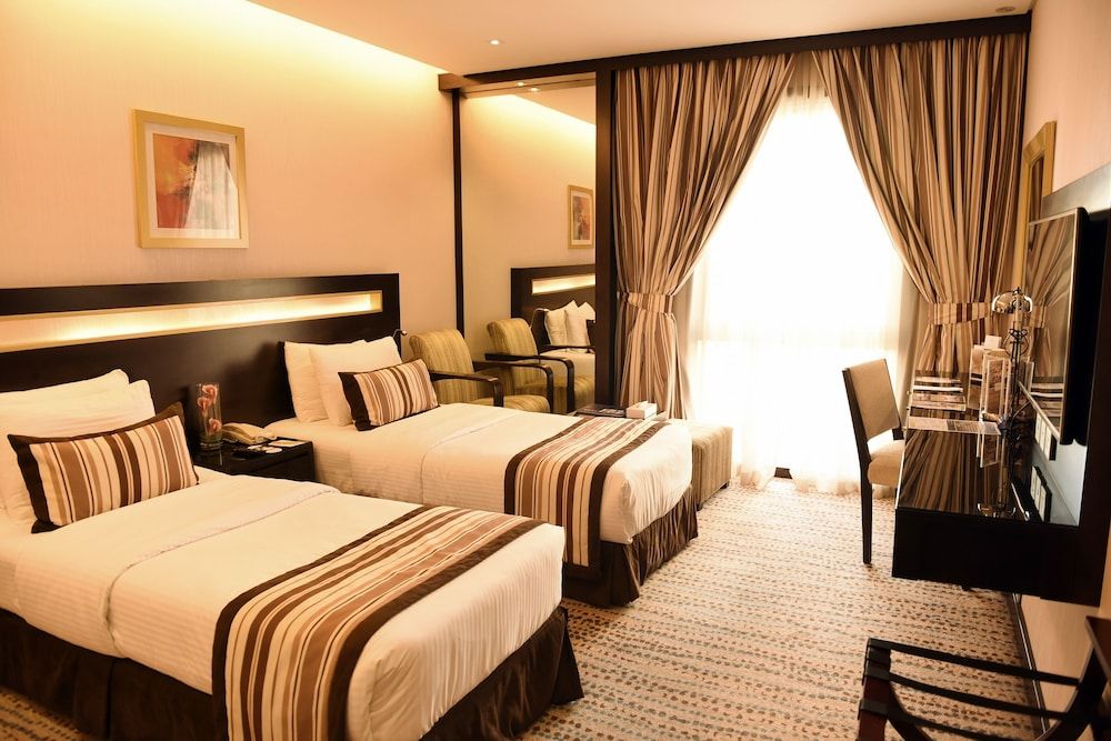 Golden Tulip Bahrain Standard Room, 1 King Bed 6