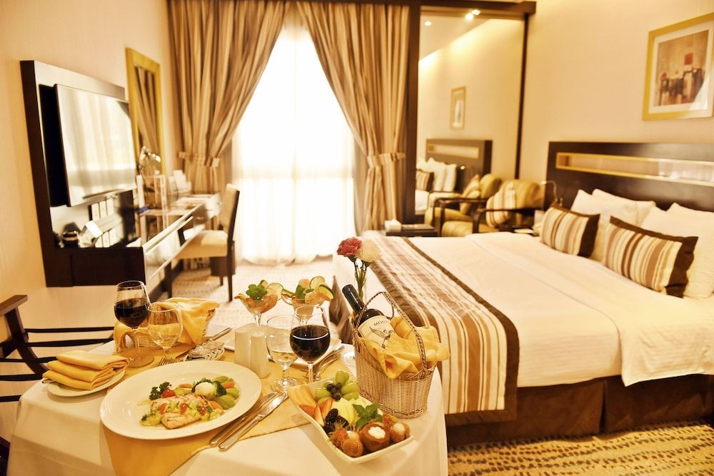 Golden Tulip Bahrain Standard Room, 1 King Bed 7