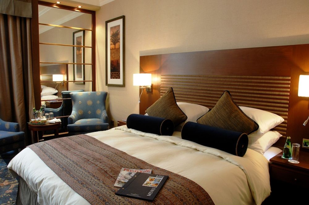undefined Golden Tulip Bahrain 8