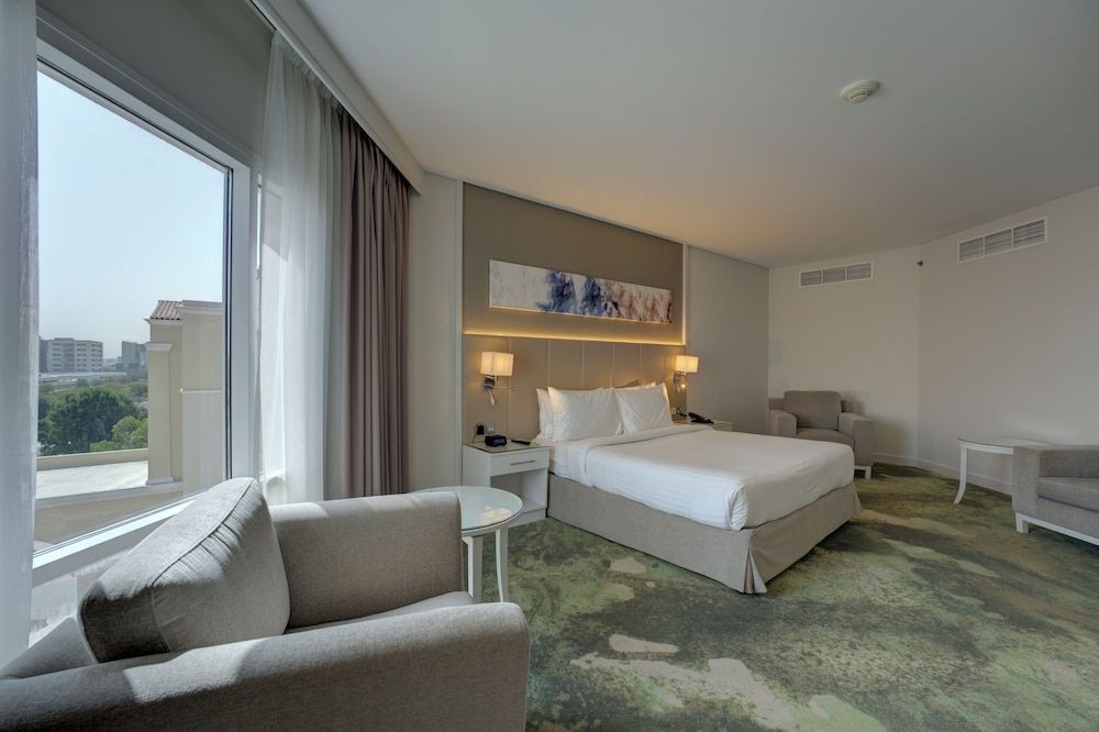 undefined Millennium Lakeview Hotel 5