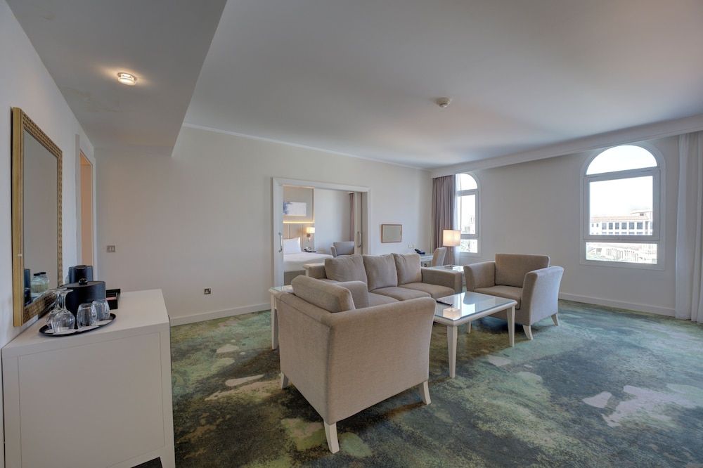 undefined Millennium Lakeview Hotel