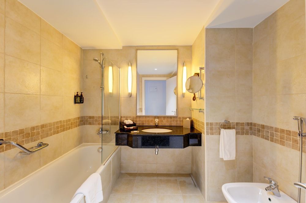 Millennium Lakeview Hotel Deluxe Room, 2 Twin Beds 4