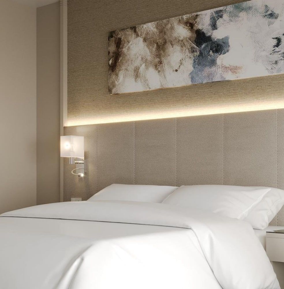 undefined Millennium Lakeview Hotel 10