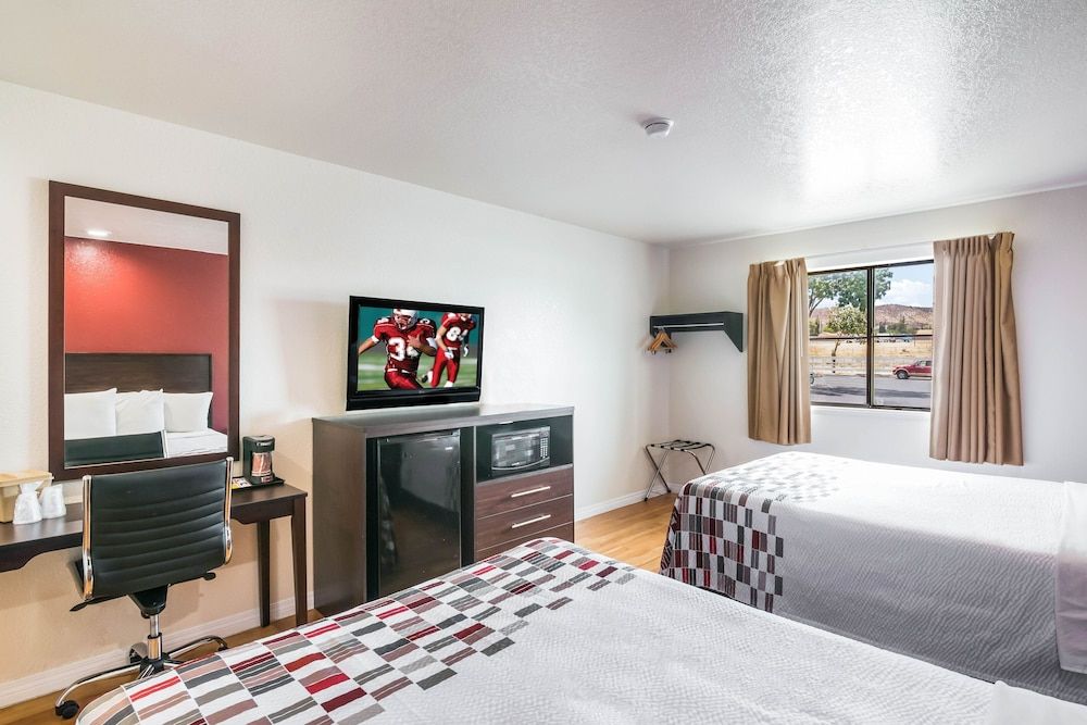 Red Roof Inn Palmdale - Lancaster Deluxe Room, 2 Queen Beds, Accessible, Non Smoking 2