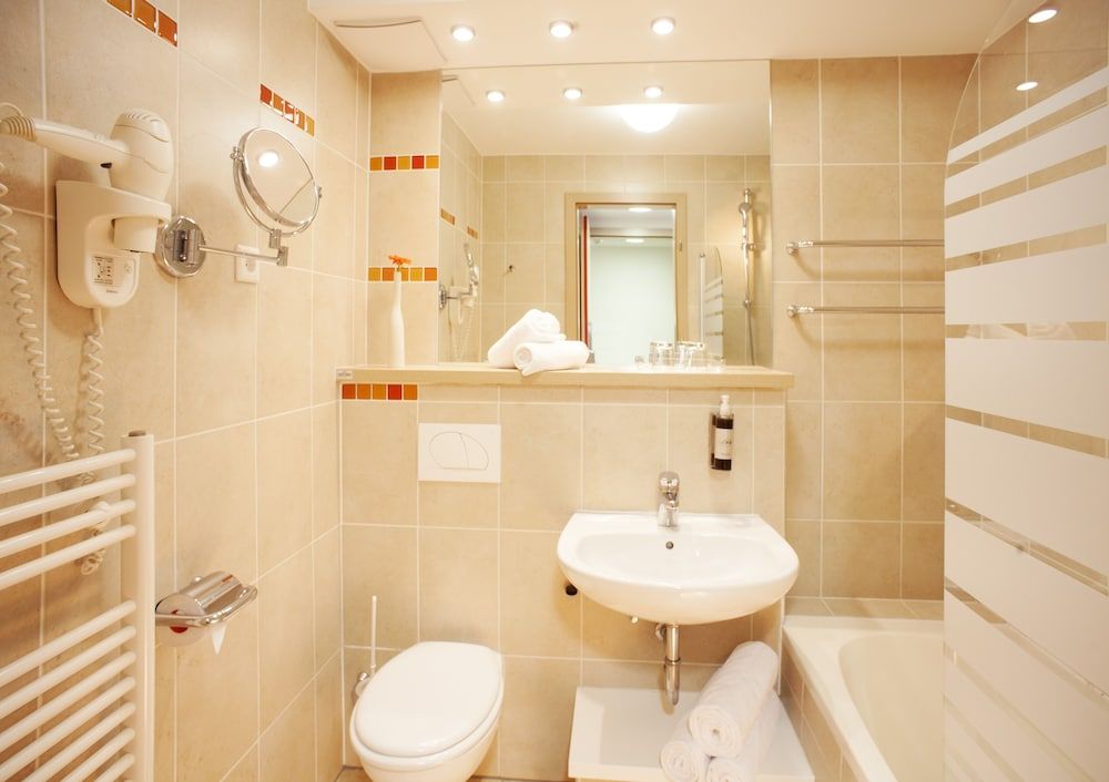 Hotel Savica Garni Double Room, Balcony, Park View 5