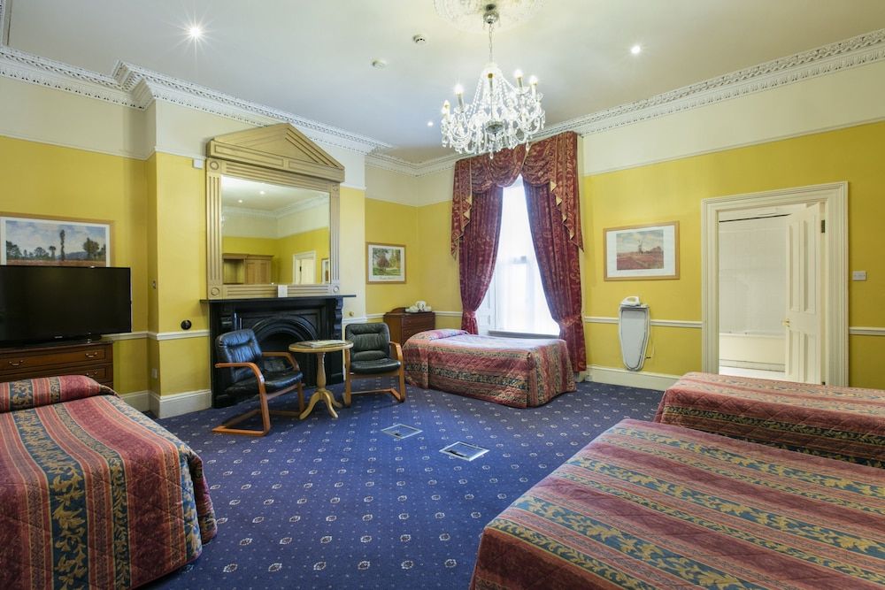 undefined Harcourt Hotel 4