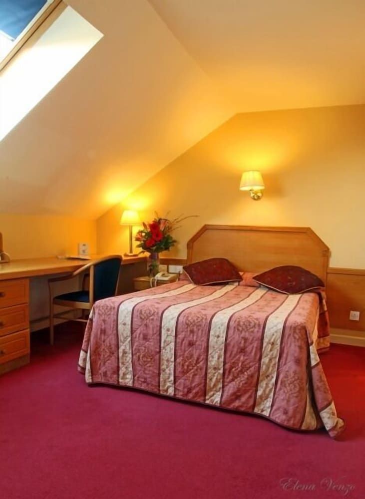 undefined Harcourt Hotel 8
