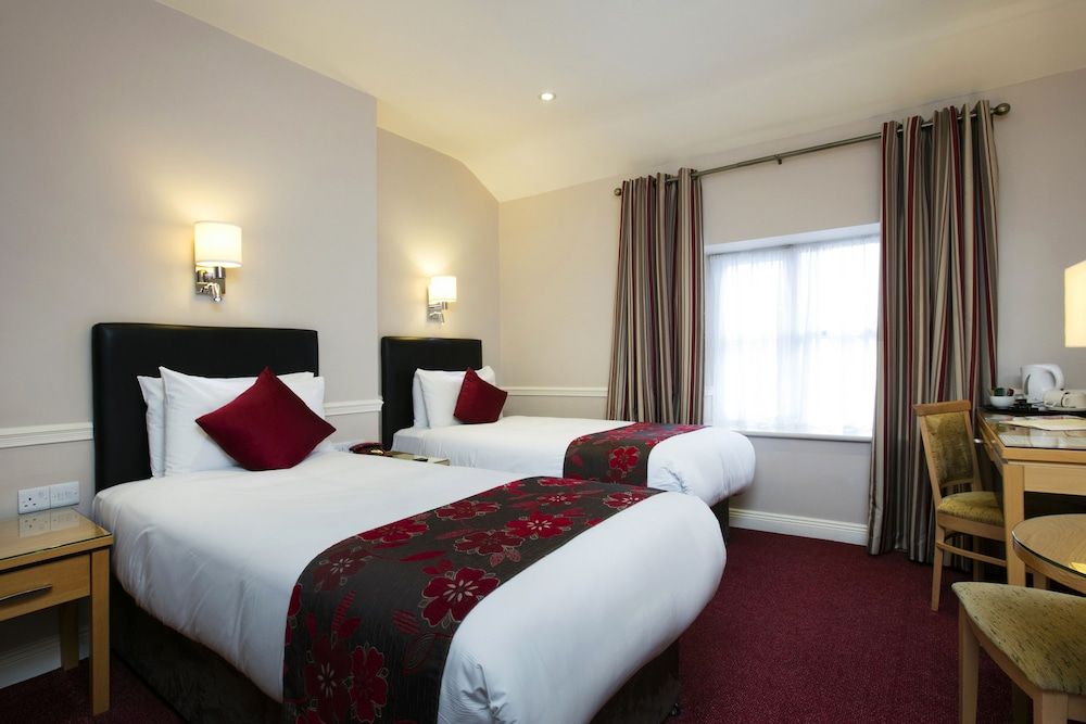 undefined Harcourt Hotel 5