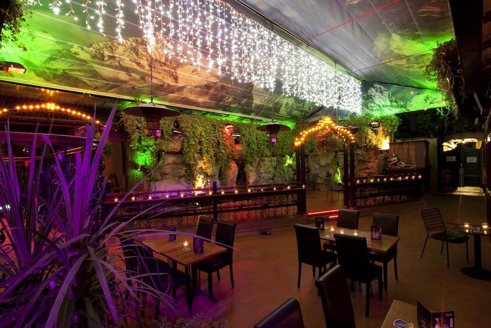 undefined Harcourt Hotel 10
