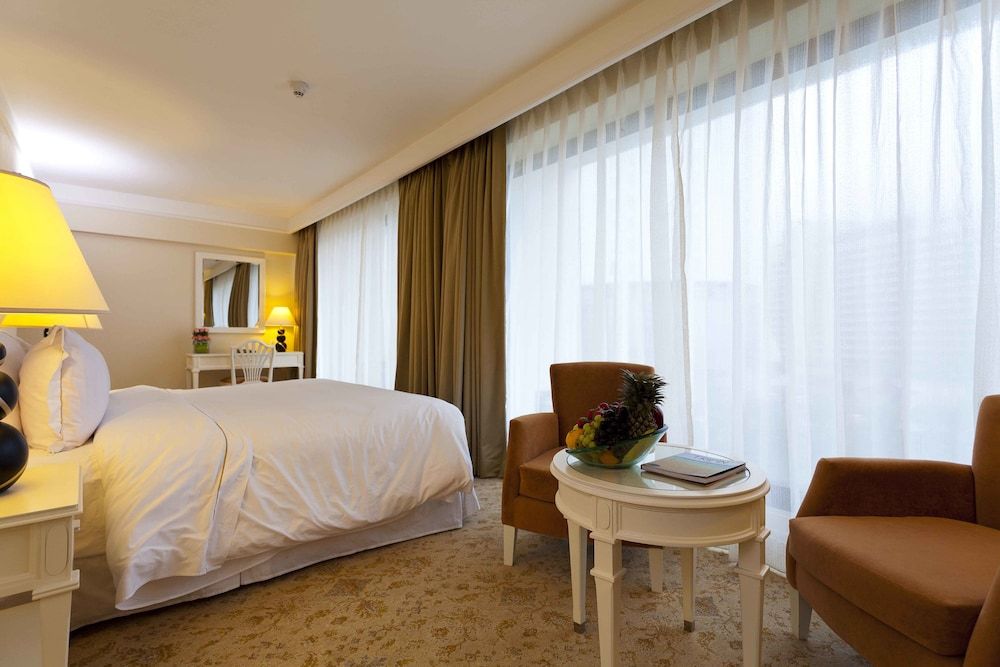 The Kingsbury Colombo Premium Room 5