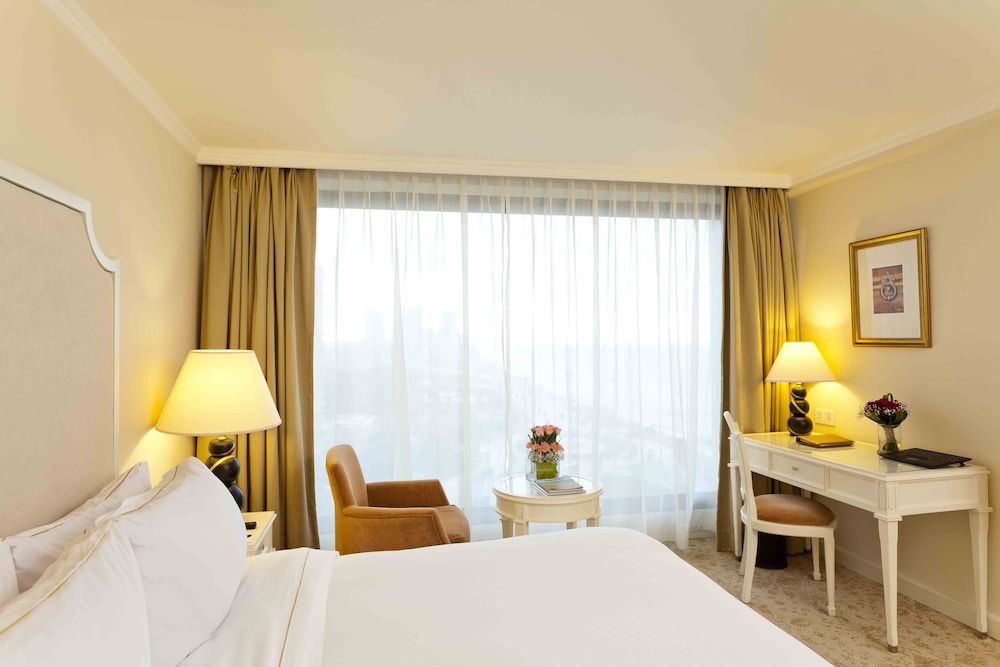 undefined The Kingsbury Colombo 4