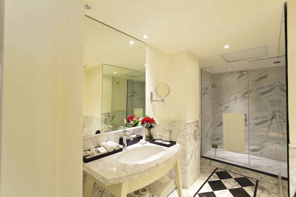 The Kingsbury Colombo Deluxe Room 40