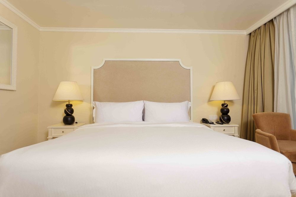 undefined The Kingsbury Colombo 5