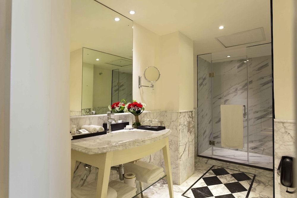 The Kingsbury Colombo Premium Room 10