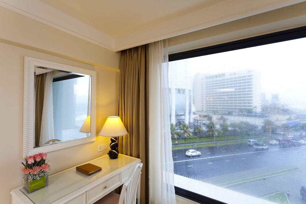 The Kingsbury Colombo Premium Room 14