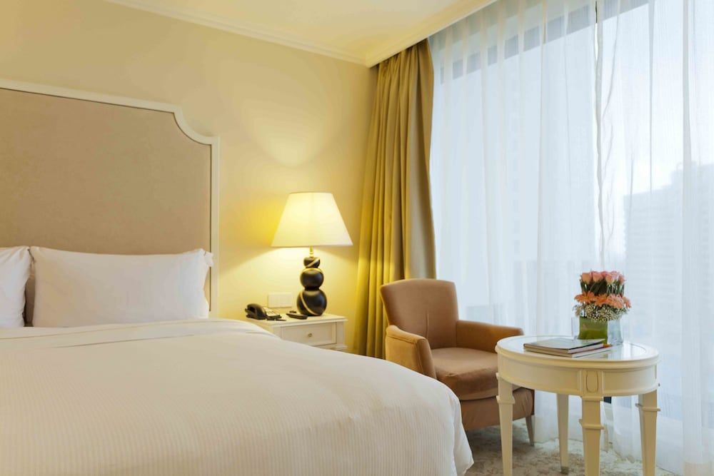 undefined The Kingsbury Colombo 4