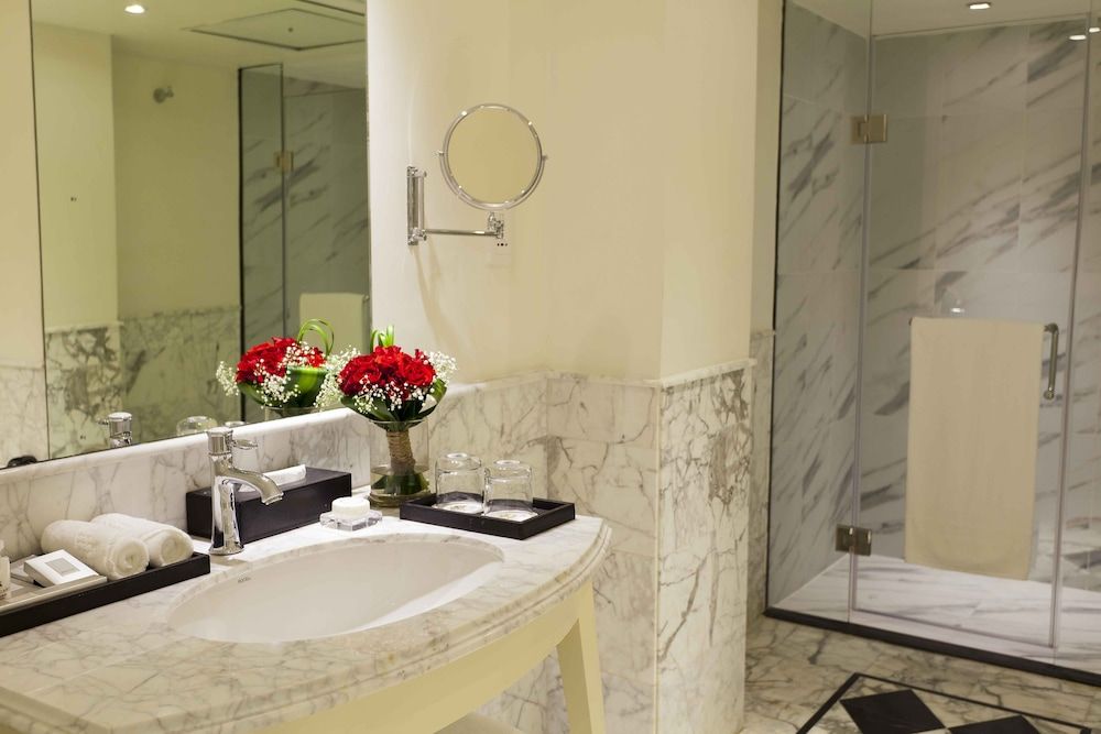 The Kingsbury Colombo Premium Room 11