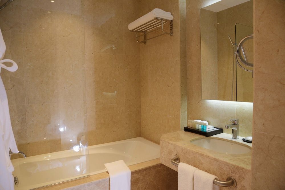 Warwick Al Khobar Superior Room,Twin 2