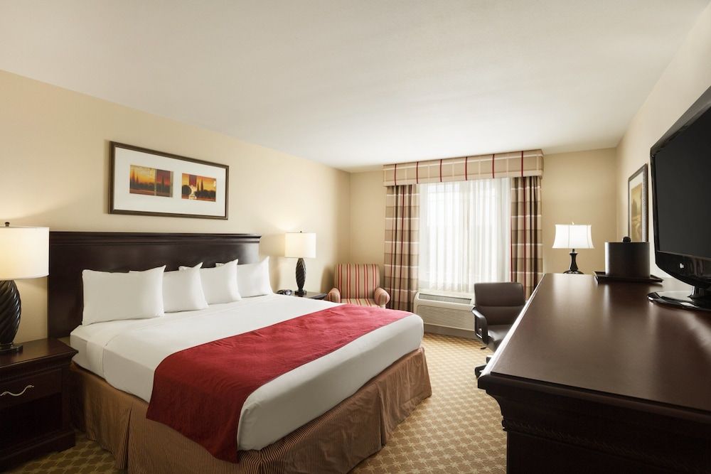 Studio Suite, 1 King Bed with Sofa bed, Non Smoking