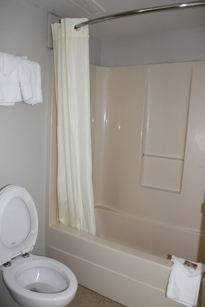 Savannah Inn Savannah I-95 North Standard Room, 2 Queen Beds 5