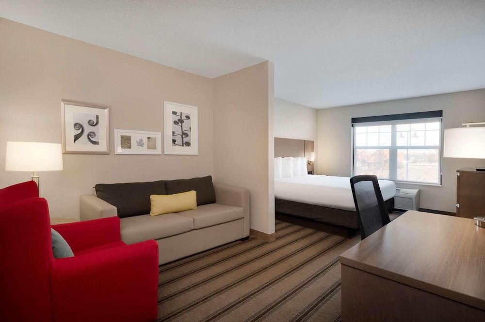 Studio Suite, 1 King Bed with Sofa bed, Non Smoking