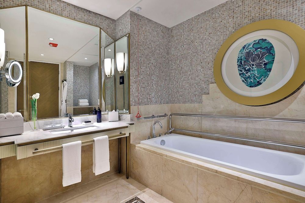 Waldorf Astoria Cairo Heliopolis Deluxe Room, 1 King Bed, Accessible 5