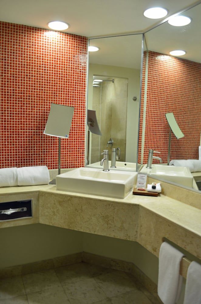 Fiesta Inn Nogales Junior Suite, 1 King Bed 4