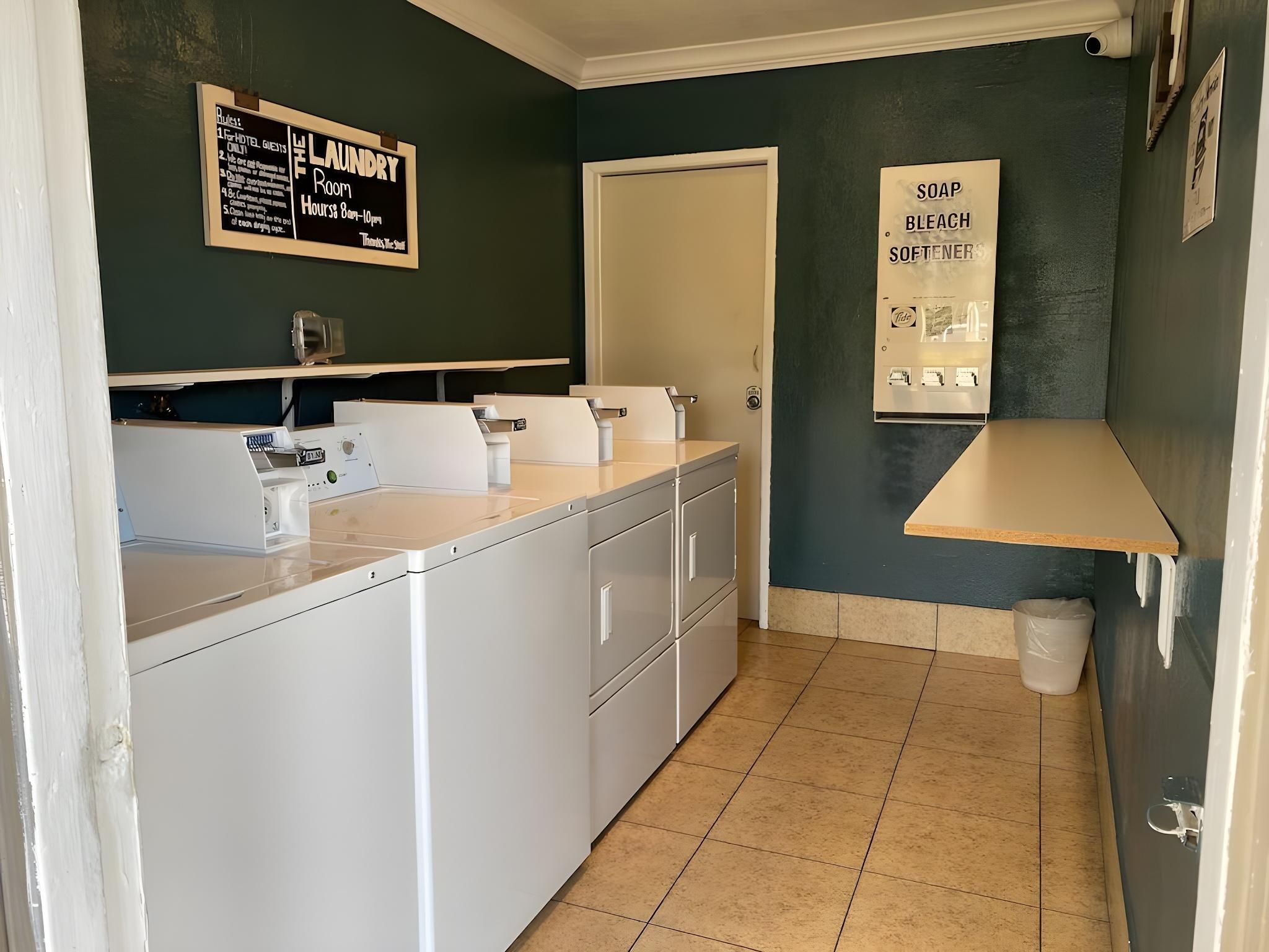 undefined Executive Inn & Suites 10