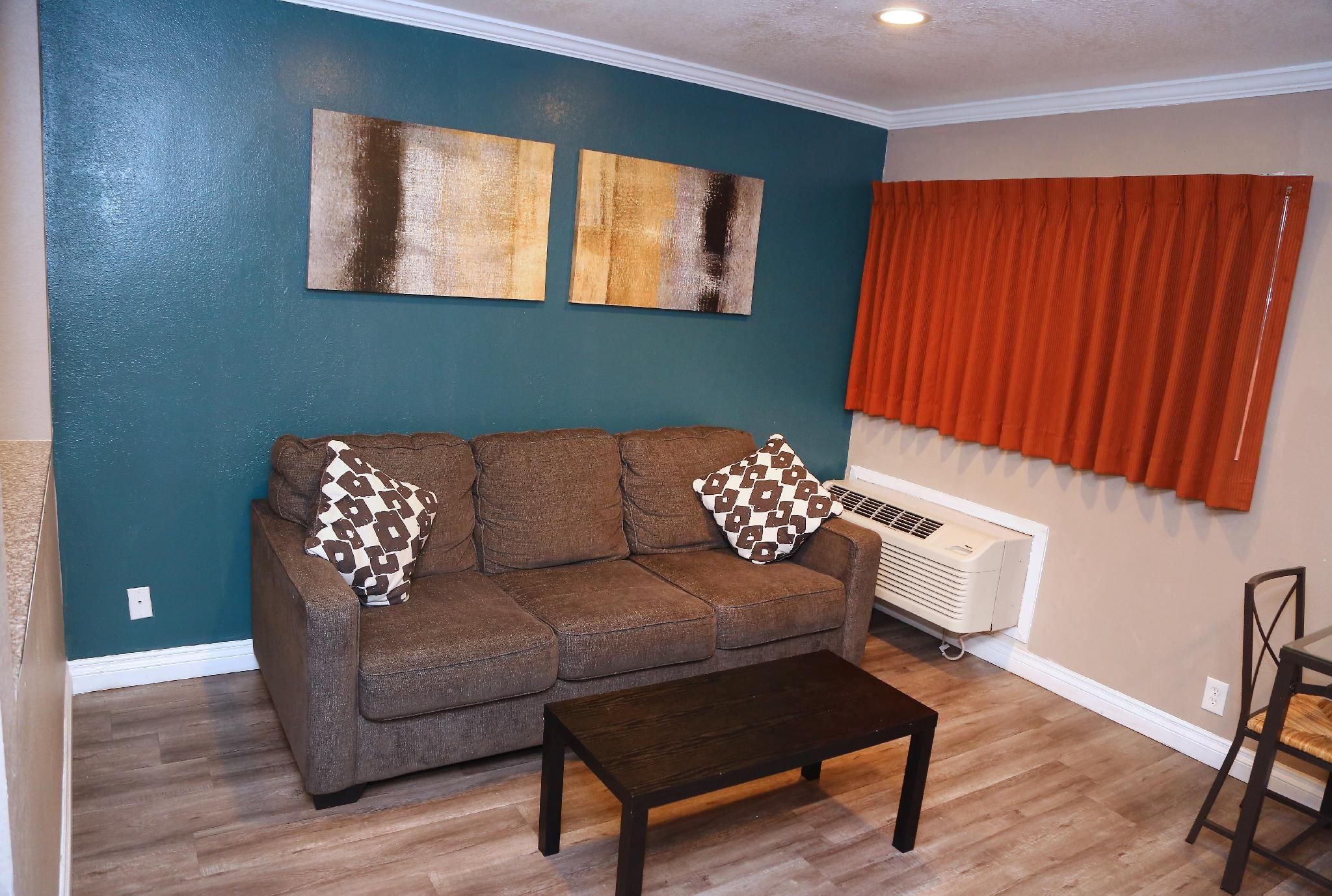 undefined Executive Inn & Suites 6