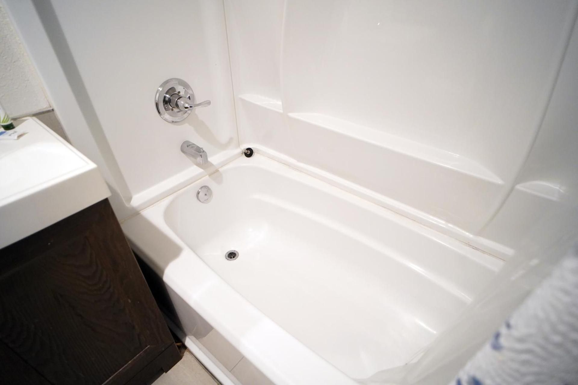 undefined Executive Inn & Suites 9