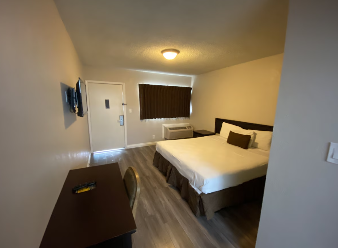 Executive Inn & Suites Standard Room King 2