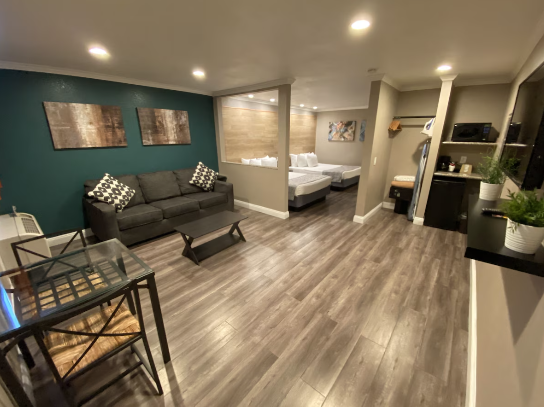 undefined Executive Inn & Suites 4