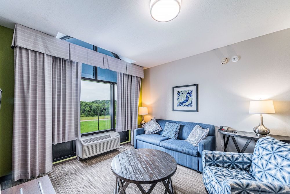 Suite, 1 King Bed (Additional Living and Dining Area)