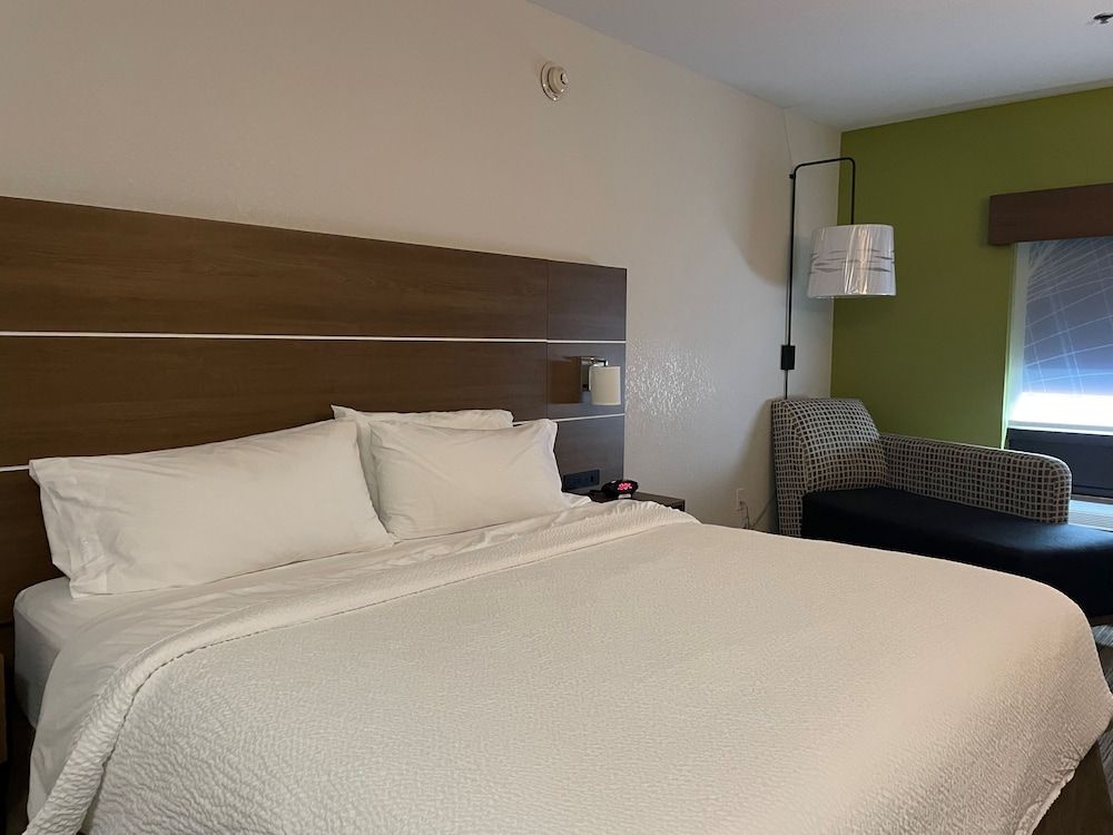 Standard Room, 1 King Bed