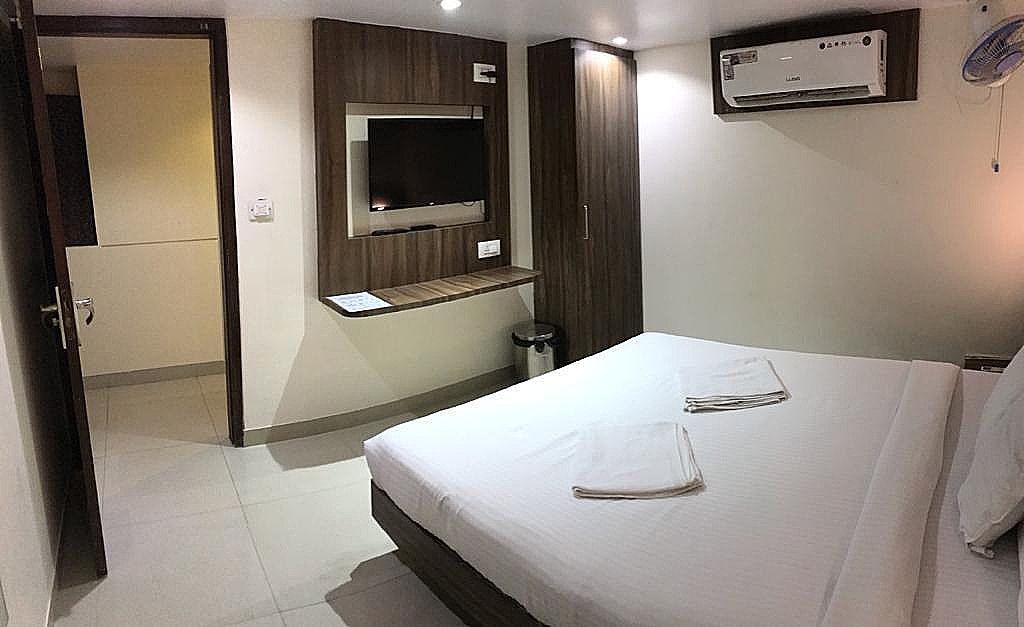 FabHotel Castle Inn Deluxe Room, 1 Double Bed, Non Smoking 8