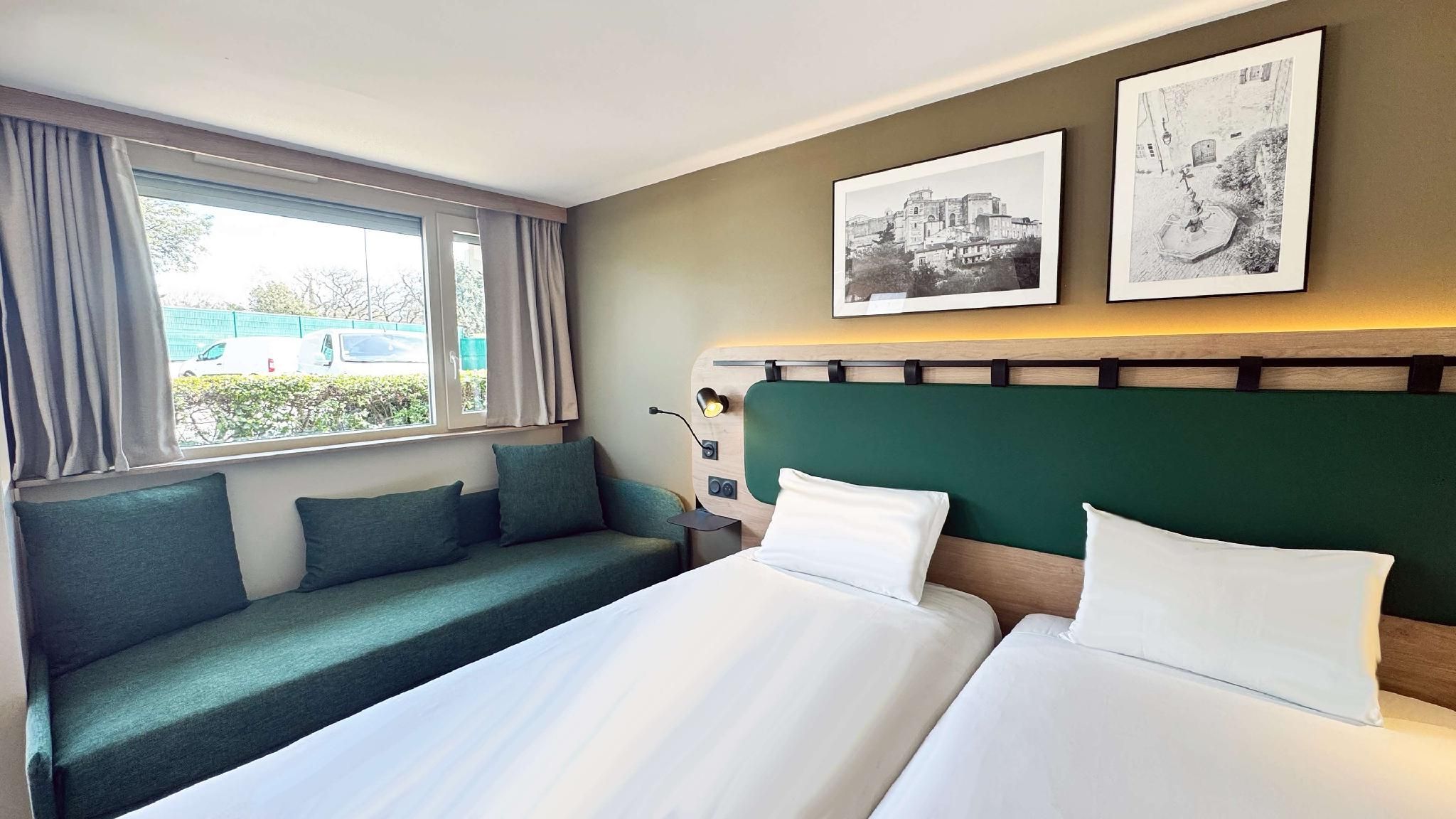 Room Next Generation - 2 Single Beds 1 Junior Bed up to 10 years