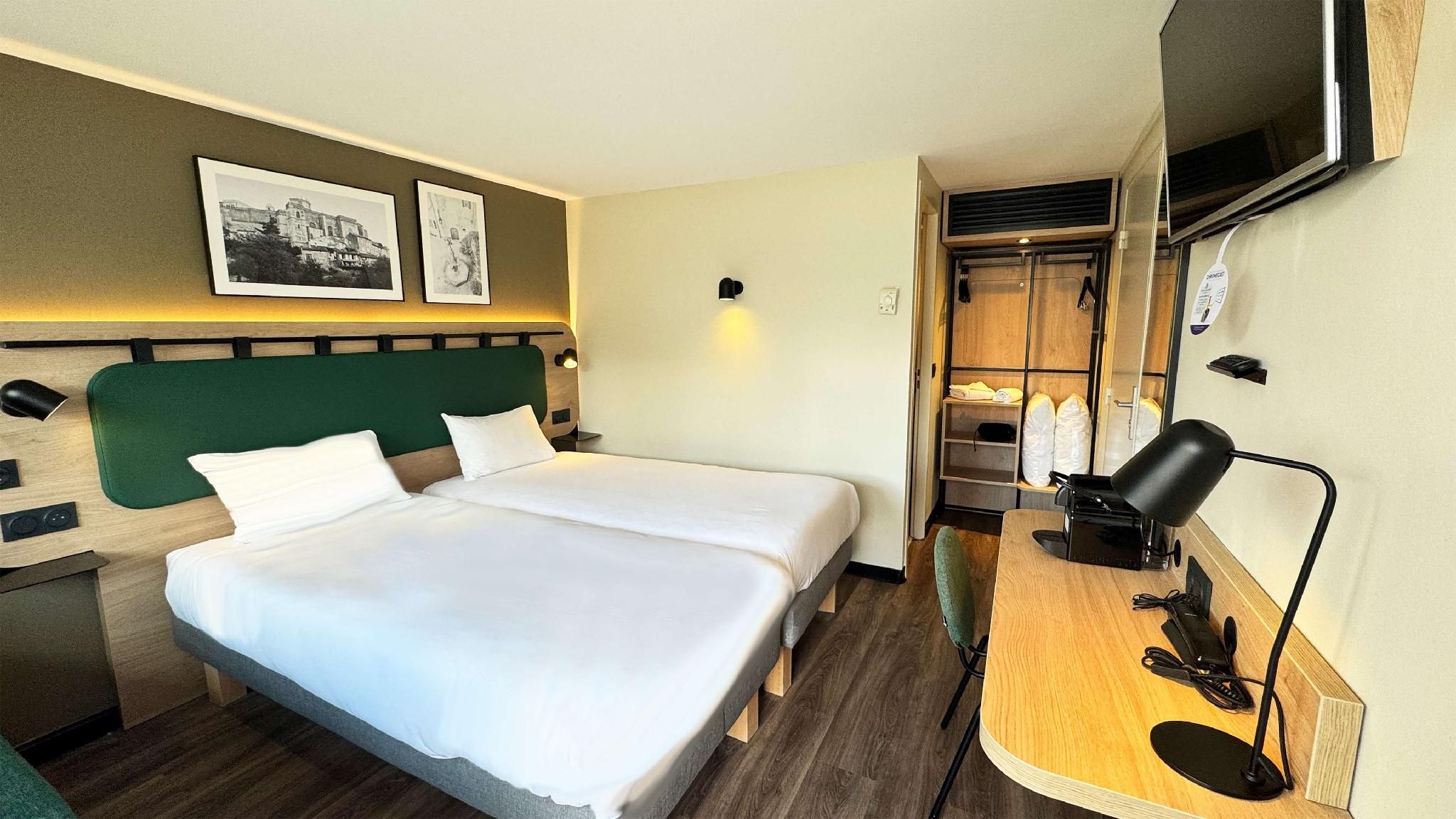Room Next Generation - 2 Single Beds 1 Junior Bed up to 10 years