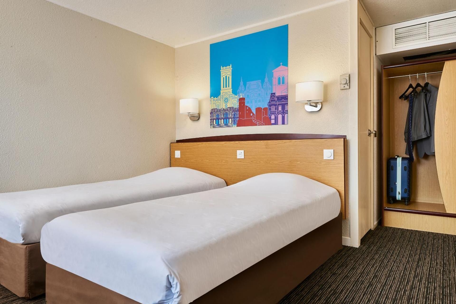 2 Single Beds