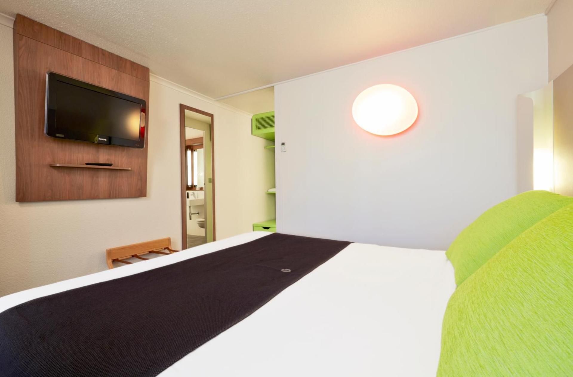 Standard Double Room with One Single Bed - Up to Ten Years
