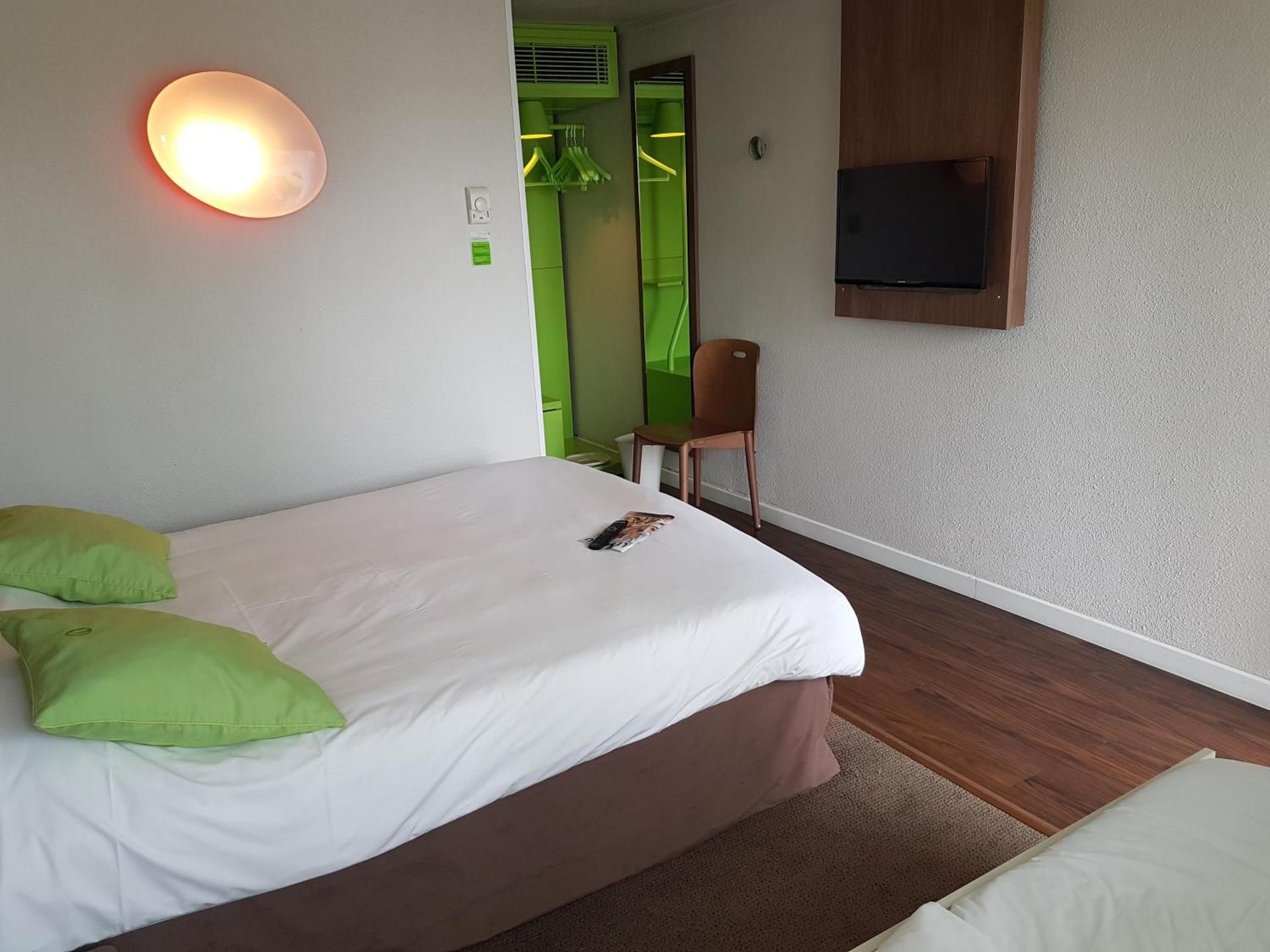 Standard Twin Room with One Single Bed - Up to Ten Years