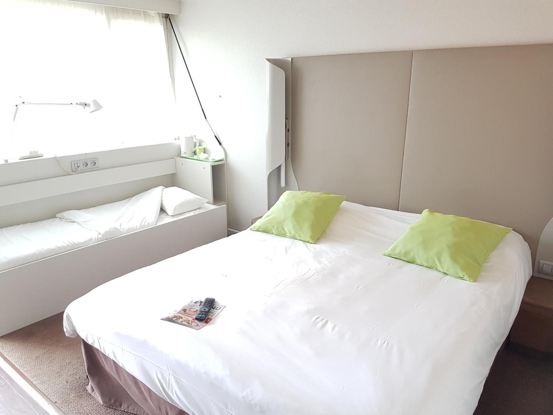 Standard Twin Room with One Single Bed - Up to Ten Years