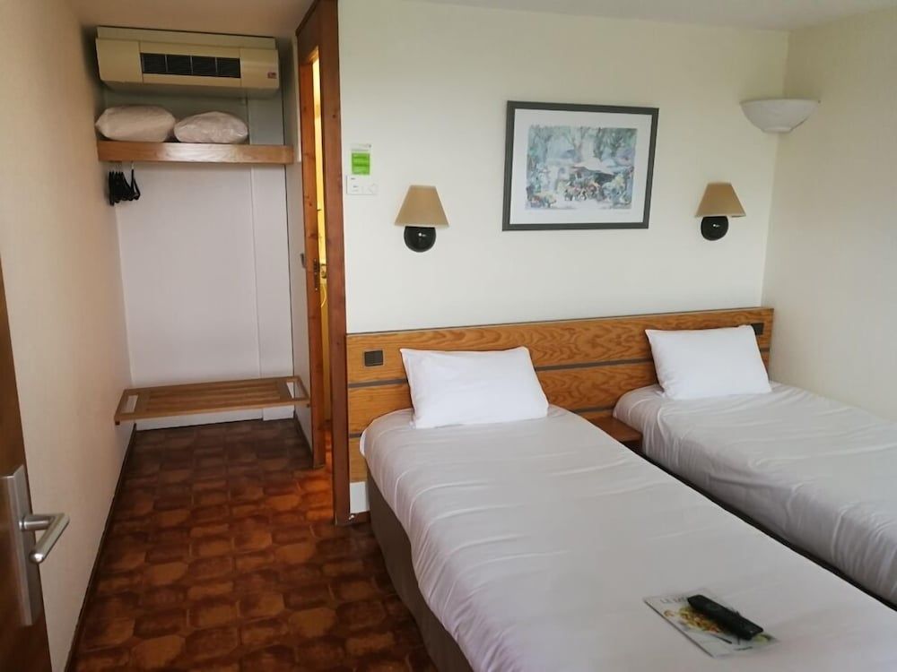 Hotel Campanile Angers Ouest - Beaucouzé Standard Room, 2 Twin Beds 2