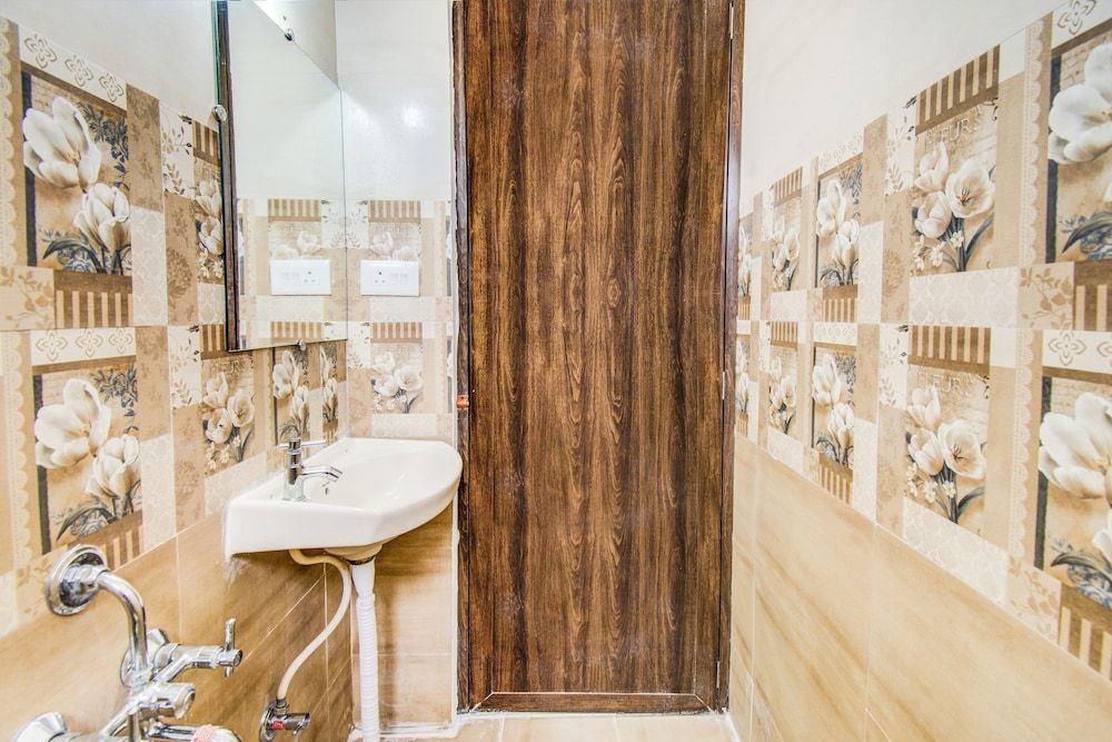 FabExpress The Grand Renato Suites Premium Room 15